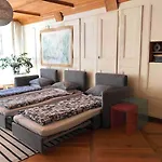 Old City Gem-Very Comfy Bed-Bakery Downstairs Berna