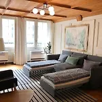 Old City Gem-Very Comfy Bed-Bakery Downstairs * Berna