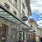 Old City Gem-Very Comfy Bed-Bakery Downstairs