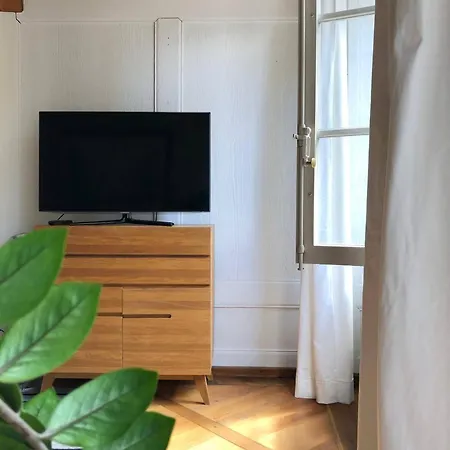 Old Gem-very Comfy Bed-bakery Downstairs * ベルン