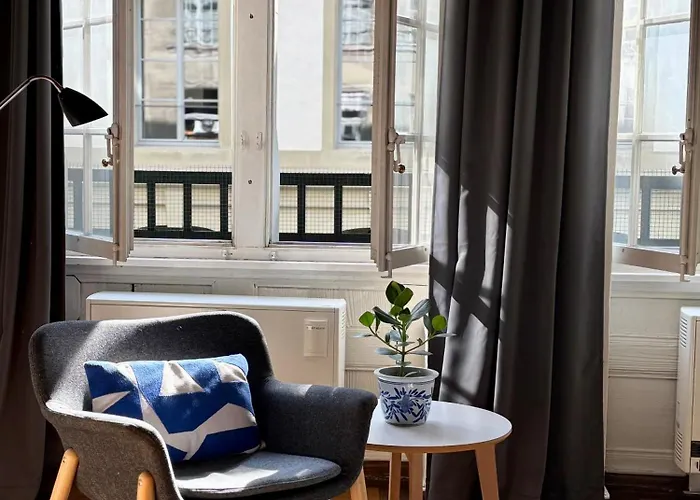 Old Town Gem Comfy Queen Bed & Fast Wifi شقة